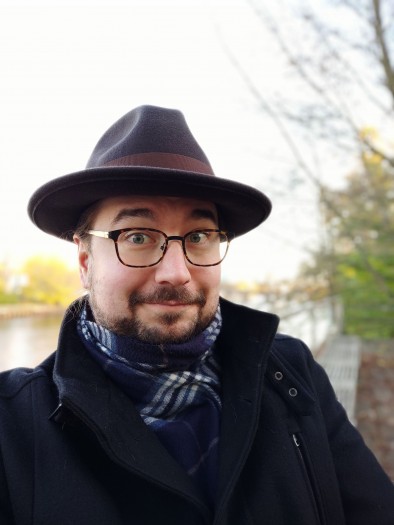 Mann mit Hut: Eine Porträtaufnahme, gemacht mit der Frontkamera des Mi Note 10 (Bild: Tobias Költzsch/Golem.de)